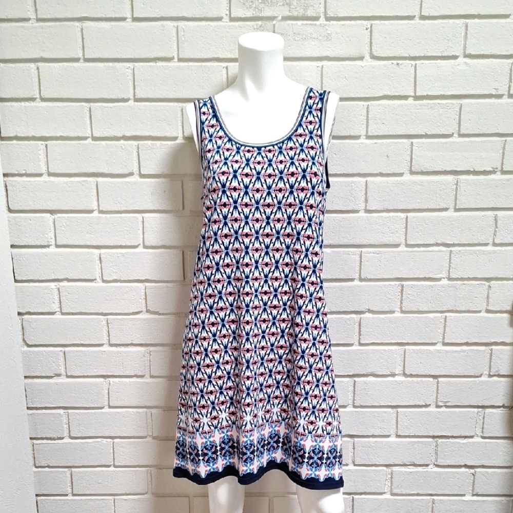 Max Studio Geometric Patterned Sleeveless Keyhole Back Dress. Size Medium